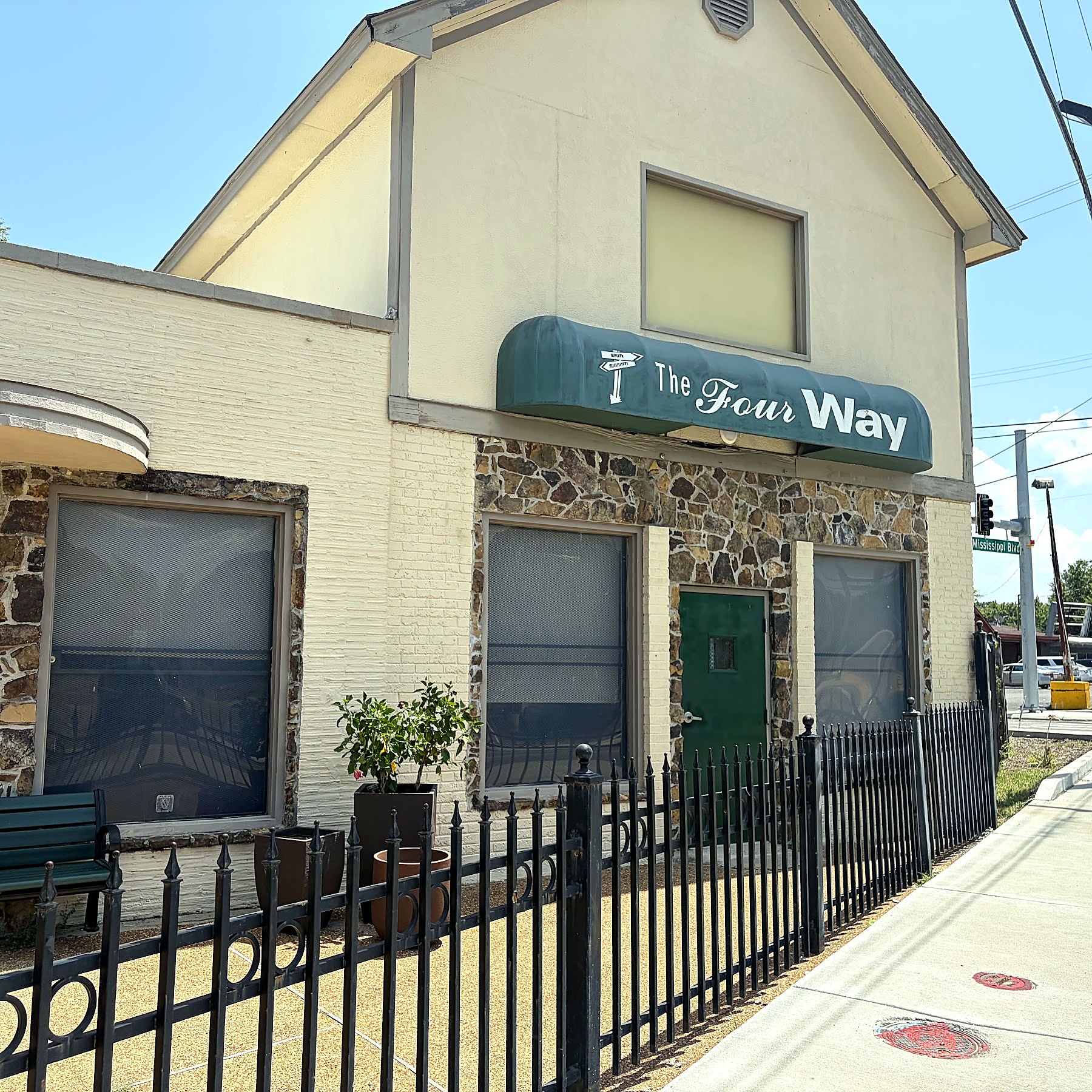 The Four Way restaurant on Mississippi Blvd